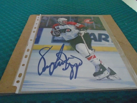 ERIC LINDROS PHILADELPHIA FLYERS   POSTER COLOR  8 x 11  inches Cover