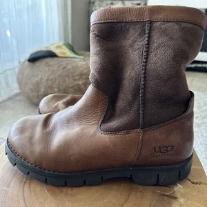 UGG Australia Boots Beacon Mens Size 10 Brown Leather Sheepskin Lined 5485 - Picture 1 of 7