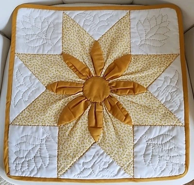 Funda de almohada acolchada hecha a mano con patrón de estrella (1)  Foto 1 de 4