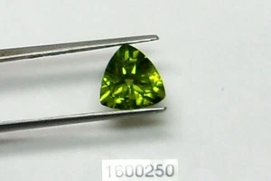 PERIDOT, Trillion, Wonderful green brilliant color - Picture 1 of 5