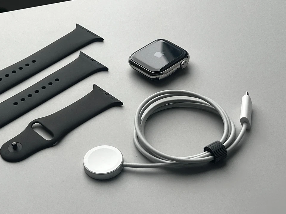Apple Watch Series 9 45mm Edelstahlgehäuse-Silber - Bild 1 von 4