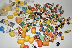 KINDER EGG VINTAGE GUMBALL MACHINE TOYS - LOTTO DI 40+ (SCP77) - Foto 1 di 4