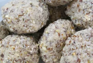 18 nutty fat balls sim 2 suet balls sim 2 fat balls bird food 4 wild birds h - Picture 1 of 10