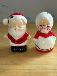 Vintage Santa & Mrs. Claus Keramik küssend Salz & Pfefferstreuer Weihnachten Japan - Bild 1 von 6
