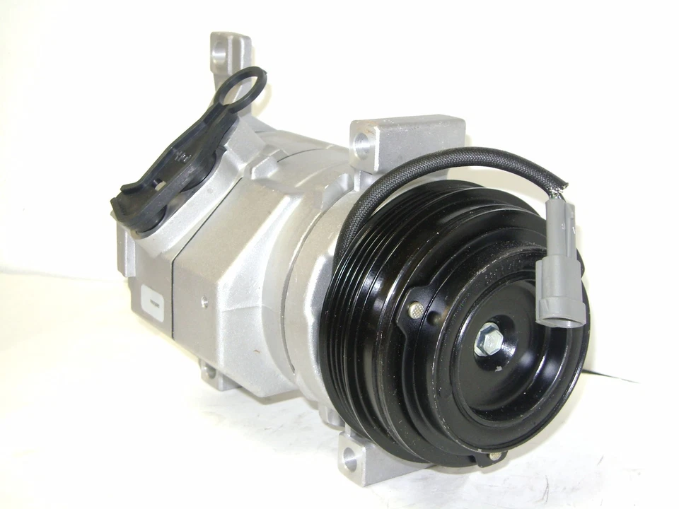 Compresor de aire acondicionado nuevo para Chevrolet Silverado Express Suburban 2002-2012 Foto 1 de 4