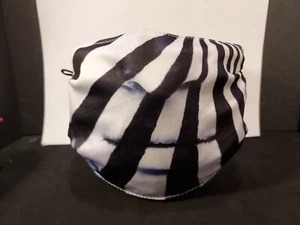 Stoff Halbgesichtsmaske verstellbar / Filtertasche schwarz-weiß Streifen über Gesicht - Bild 1 von 2