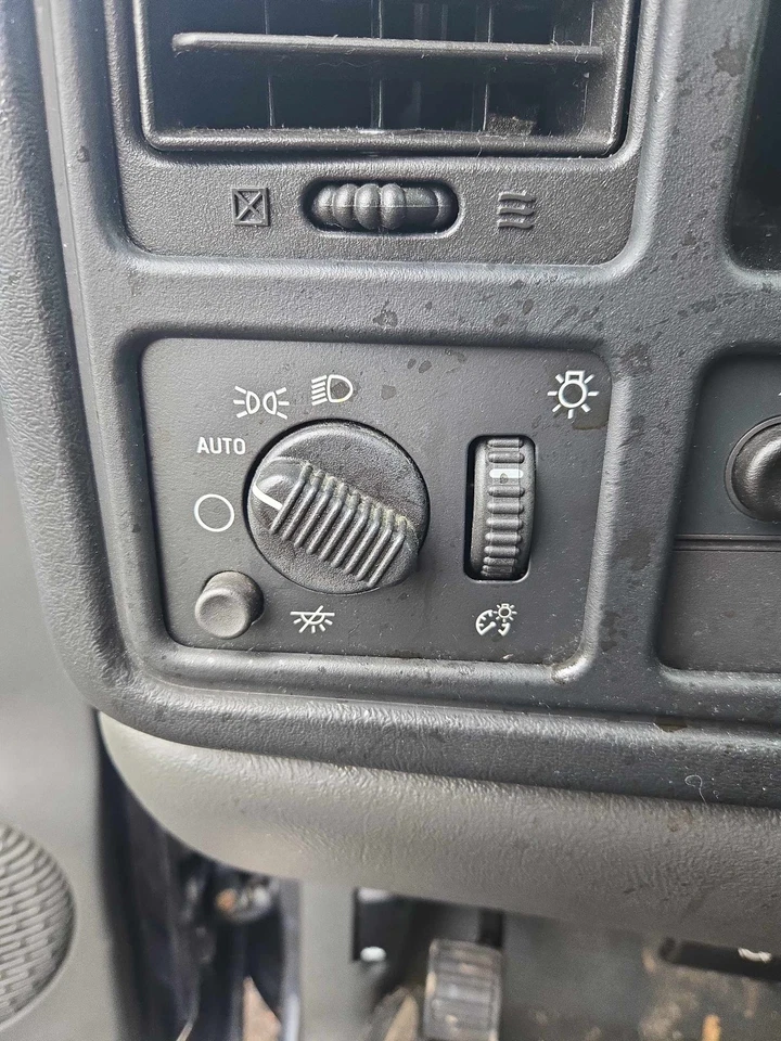 Interruptor de faros (dash Mtd) CHEVY SILVERADO 2500 03 04 05 06 07 Foto 1 de 1