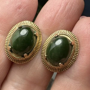 Amco 14 K gold filled green jade screwback earrings - Picture 1 of 9