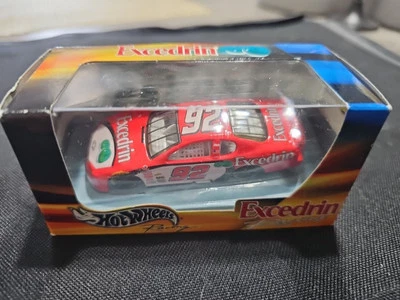 Carro de metal fundido Todd Bodine's Excedrin #92 Hot Wheels Racing 2002 escala 1:64 novo na caixa - Imagem 1 de 4