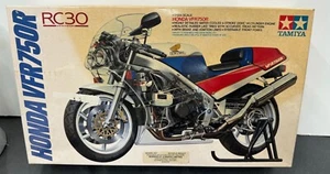 Tamiya 14057 20021 Honda VFR 750r  1/12 McM look - Picture 1 of 6