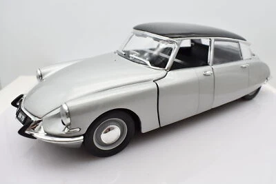 Modellino auto scala 1:18 CITROEN DS 19 diecast modellismo da collezione solido - Immagine 1 di 4