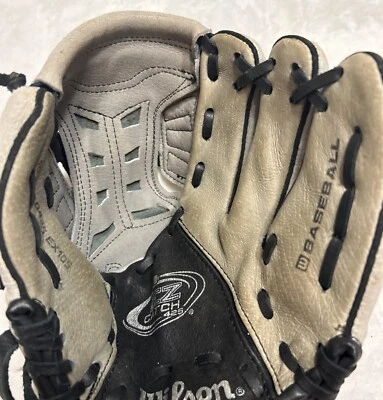 Wilson EZ Catch 425 10.5 Inch AO425 EX95 T-Ball Youth Glove Right Hand Throw - Image 1 of 4