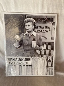 I LOVE LUCY 8X10 PHOTO TV PICTURE LUCILLE BALL VITAMEATAVEGAMIN Fuji photoPaper - Picture 1 of 5