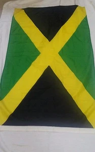 Bandera de poliéster impresa de 3 pies x 5 pies de Jamaica con ojales de metal de doble cara - Imagen 1 de 5