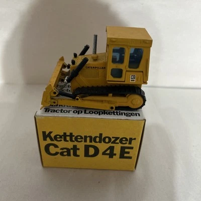 Conrad Caterpillar D4E Cat Kettendozer - Conrad 1:50 Scale Diecast #205 - Image 1 of 4