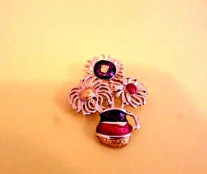 Beautiful Flower Vase Brooch - Picture 1 of 2