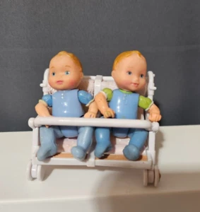 LOTTO (2) Passeggino Vintage Fisher Price LOVING FAMILY Casa delle Bambole GEMELLI Ragazzi BLU - Foto 1 di 3