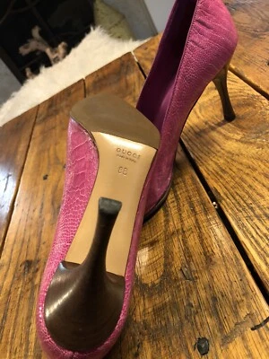 GUCCI Hot Pink Bubblegum Punta Punta 3” Tacón Alto Bombas 8 B Piel de Serpiente Stiletto Foto 1 de 4