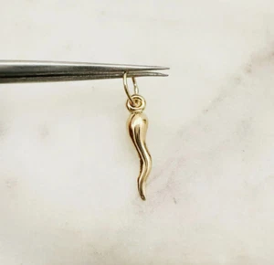 14K Massiv Gelbgold Poliert Mini Italienisches Horn Glück Charm Anhänger 18x3 mm, 0,7" - Bild 1 von 14