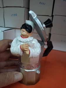 STATUETTA PULCINELLA MACCHINA DA CAFFE' PORTA FORTUNA CONTRO LA JELLA NATALE - Foto 1 di 1