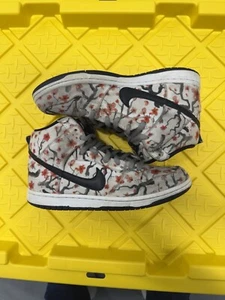 Size 8 Nike Dunk High Premium SB "Cherry Blossom" 305050-106 NO BOX - Picture 1 of 6