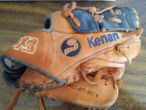 Guante de béisbol personalizado SX3000, SX3 11,5 pulgadas, negro y naranja, Kenan y Phil 4:13 - Imagen 1 de 5