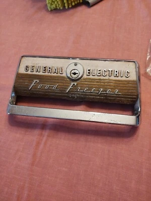 Pestillo puerta congelador General Electric vintage, funciona Foto 1 de 4