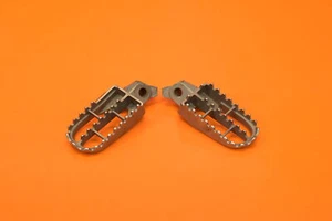 Suzuki RMZ450 RMZ 450 2012 OEM REPOSAPIÉS IZQUIERDO DERECHO JUEGO DE CLAVIJAS ESTRIBERAS PAR - Imagen 1 de 6