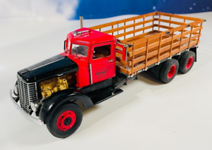Franklin Danbury mint 1:32 1939 Peterbilt stake bed truck Classic model Red