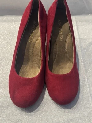 Sapatos confortáveis femininos aerossóis ameixa 6 saltos anabela camurça vermelha cravejados dourados - Imagem 1 de 4