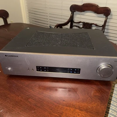 Amplificador estéreo integrado Cambridge Audio CXA61 enciende sin probar sin control remoto Foto 1 de 4