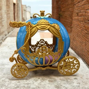 Disney Princess Cinderella Rollkutsche Gold Details 2023 ohne Pferd 13" x 13" - Bild 1 von 19