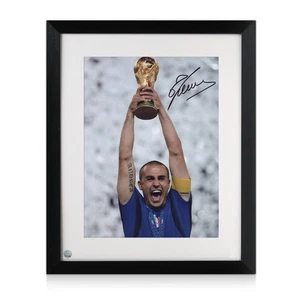 Foto de fútbol de Italia firmada por Fabio Cannavaro. Enmarcado - Imagen 1 de 4