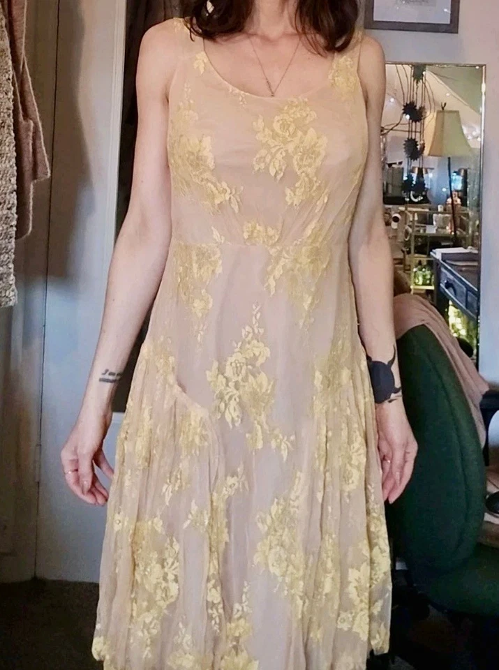 Vera Wang Lavender Label dress Size 6 Tan/Yellow Lace Floral flowy - Image 1 of 4