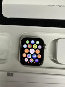 Apple Watch Series SE (2.Gen.), 40mm, GPS, Farbe Starlight Aluminium - Bild 1 von 8