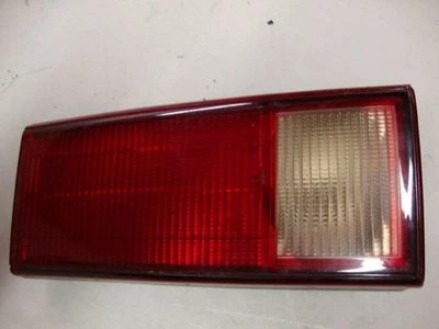 Luz trasera izquierda del conductor montada en la tapa del maletero se adapta a 96-98 BUICK SKYLARK B-16474 Foto 1 de 2