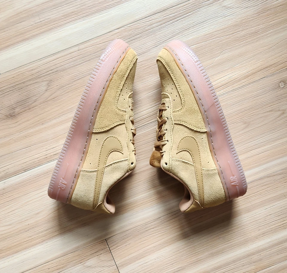 ZAPATILLAS NIKE Air Force 1 AF1 '07 Gamuza Dorado Tostado Naranja Suela de Goma GS Niños 4.5Y Foto 1 de 4