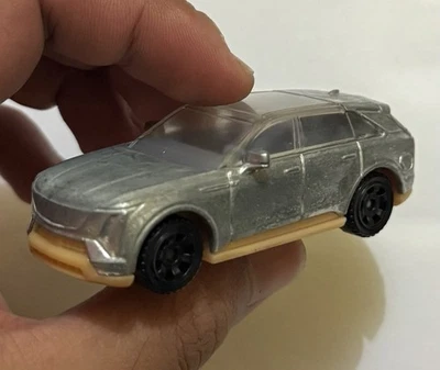 Caja de fósforos CADILLAC LYRIQ muestra de piel de barbiesa Foto 1 de 4