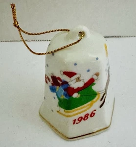 Campana di Natale in porcellana vintage 1986 ornamento Babbo Natale e renna 2” Lillian Vernon - Foto 1 di 7