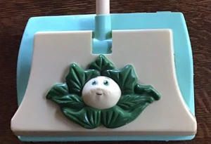 1984 KOHLFLICKEN KINDER ARBEITSTEPPICHKEHRMASCHINE - Bild 1 von 3