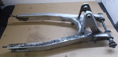 1985 85 SUZUKI GS700 GS 700 ES OEM SWINGARM 61000-31313                (STOR/RM) - Image 1 of 4