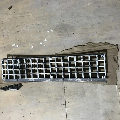 Chevrolet GMC Malibu 1982-87 OEM SS parrilla nuevo número de pieza original 14034154 Foto 1 de 3