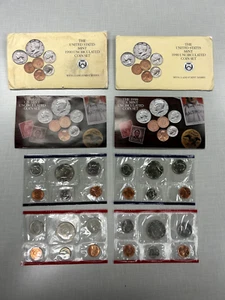 1990 UNITED STATES  U S MINT UNCIRCULATED COIN SET OGP Philadelphia and Denver - Picture 1 of 4