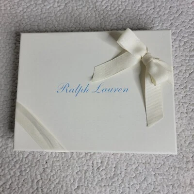 RALPH LAUREN 100% AUTÉNTICO Caja Blanca con Arco de Cinta de Letras Azules 9" x 7" x 2" Foto 1 de 4