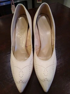 Vintage Beige Leather Grace Walker Stilleto Pumps Size 8.5 AA  - Picture 1 of 8
