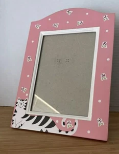 Arister Gifts Pink Wood B&W Cat Picture Photo Frame Flowers Painted 6.5 x 4.5” - Picture 1 of 11