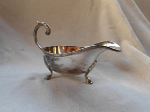 VINTAGE SILVER PLATED SAUCE JUG GRAVY BOAT EPNS SCROLL HANDLE DECORATIVE - Picture 1 of 6