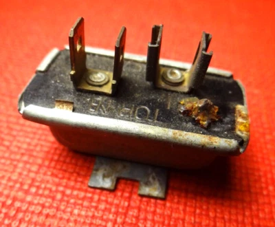 ESTABILIZADOR DE VOLTAJE OEM SMITHS BR1307/00 PARA TRIUMPH TR250 TR6 SPITFIRE - USADO Foto 1 de 4