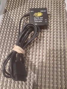 Mad Catz Auto RF Switch für PlayStation und PlayStation 2 - Bild 1 von 3