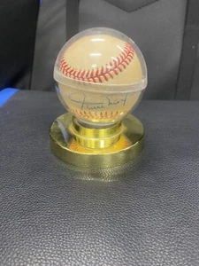 WILLIE MAYS SIGNED BASEBALL JSA AUTHENTICATED - Picture 1 of 3